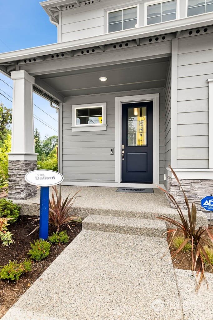 Property Photo: 431 186th Place SW Ncv08 WA 98012