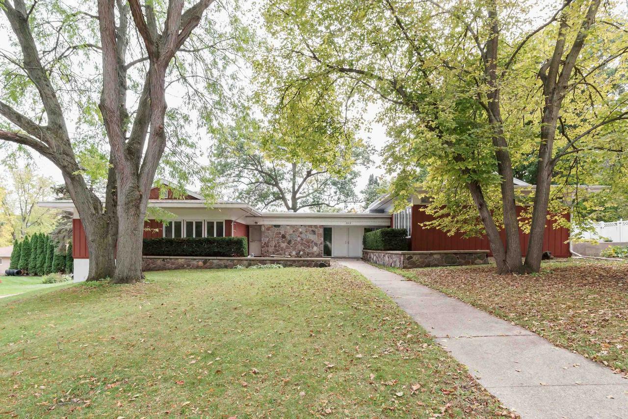 Property Photo:  2215 Linden Avenue  WI 53548 