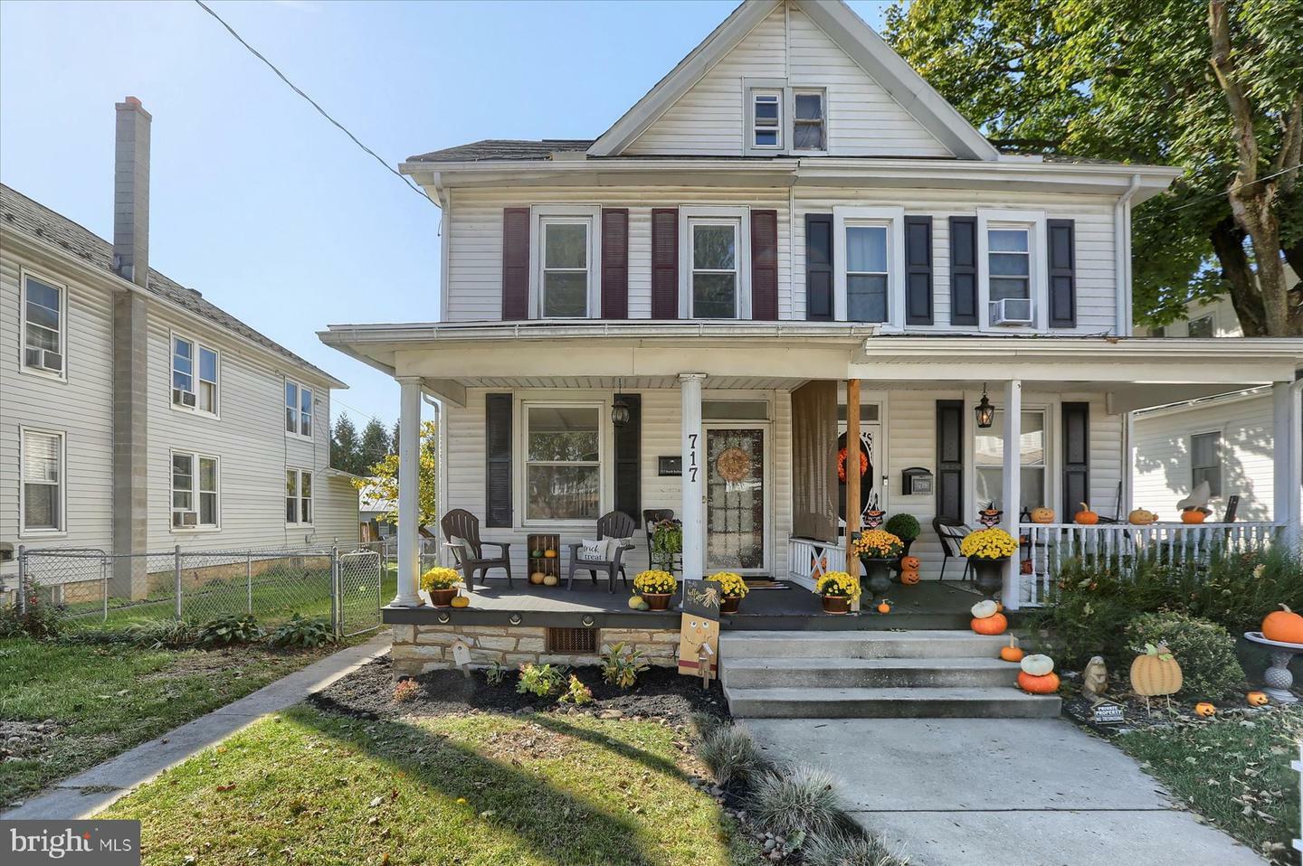 Property Photo:  717 N Railroad Street  PA 17078 