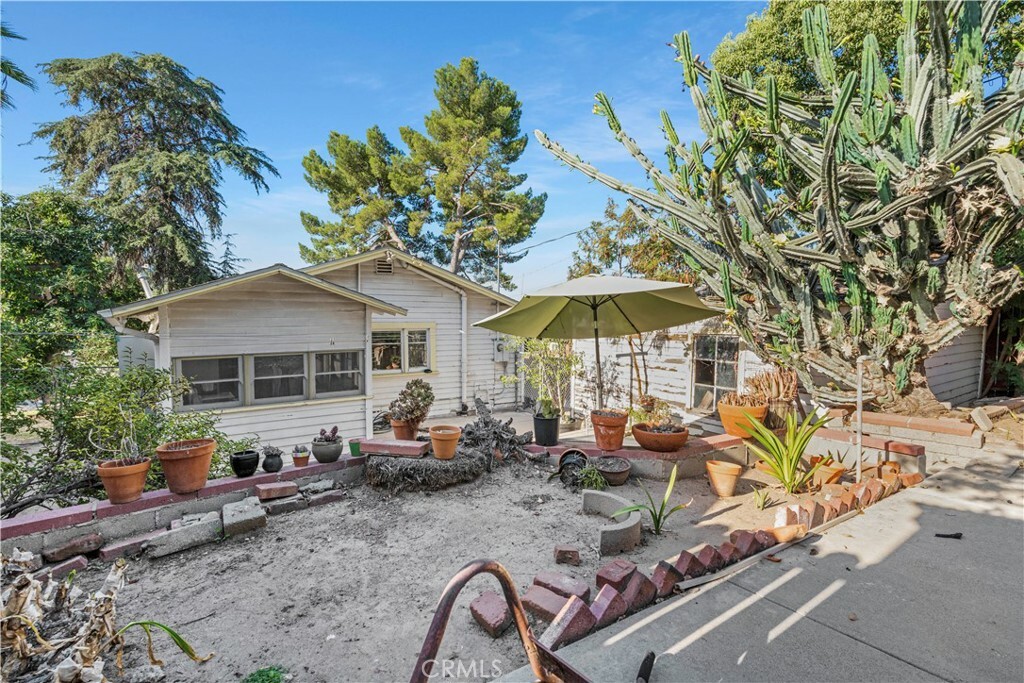 Property Photo:  2079 Wollam Street  CA 90065 