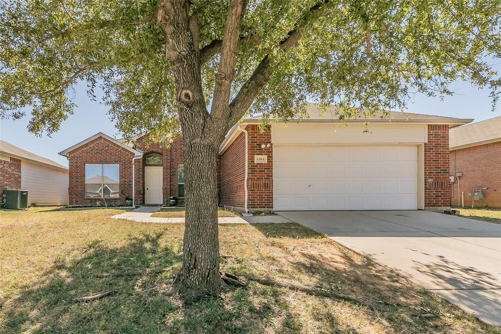 Property Photo:  4304 Windmill Hill Circle  TX 76208 