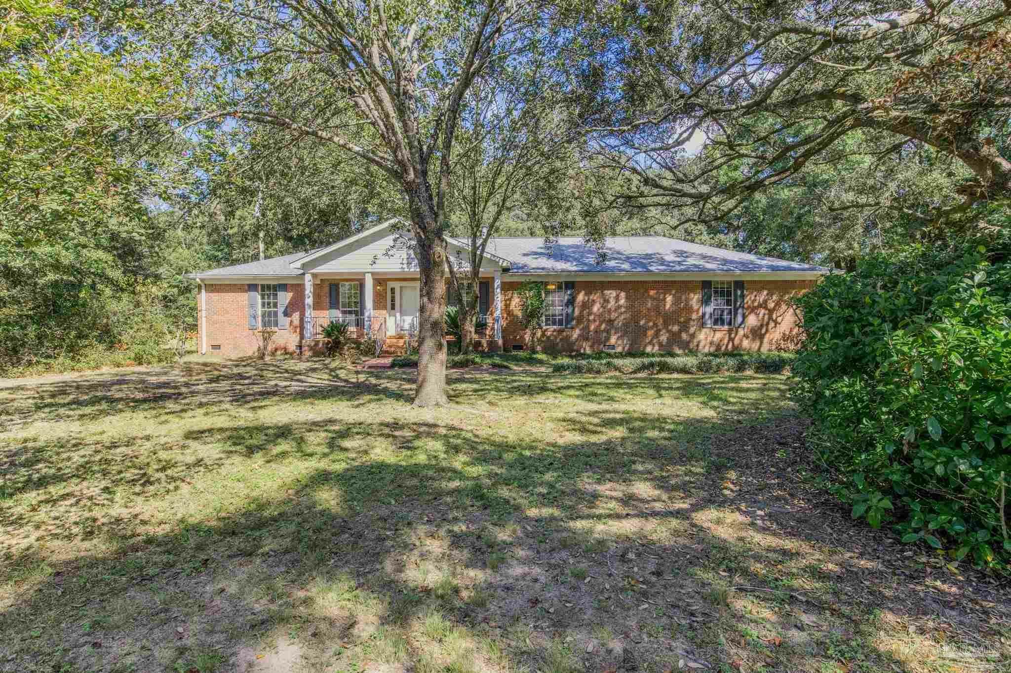 Property Photo:  4810 Sierra Dr  FL 32526 