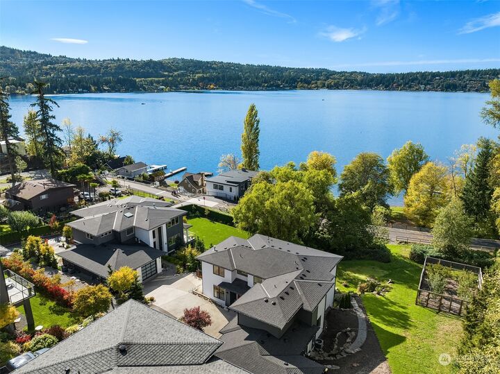 Property Photo: 2637 E Lake Sammamish Pkwy SE WA 98075