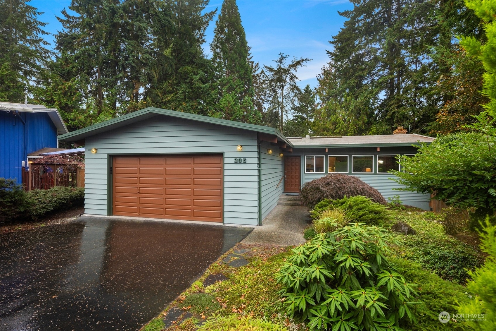 Property Photo:  205 N 196th Place  WA 98133 