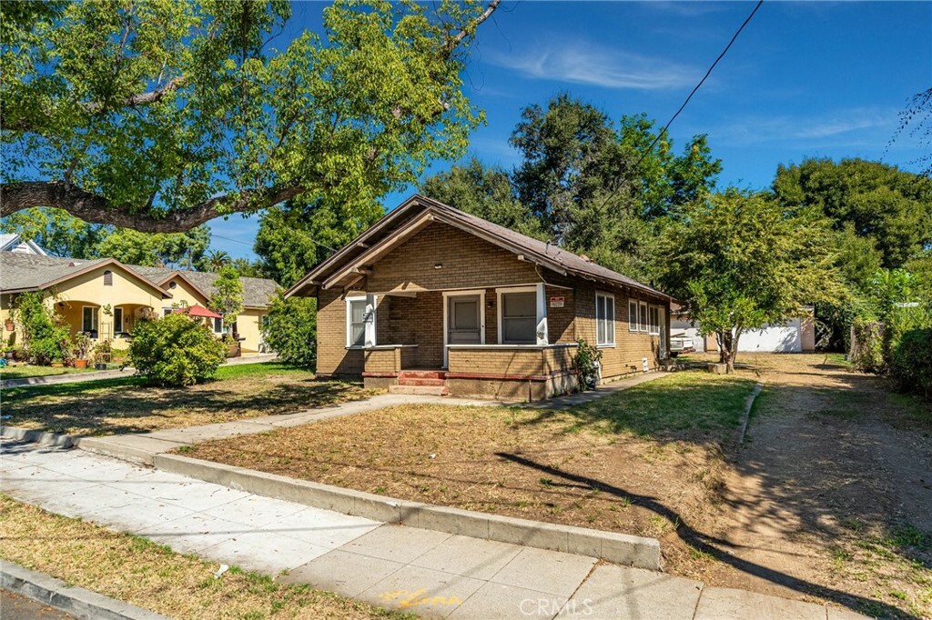 Property Photo:  688 Cypress Avenue  CA 91103 