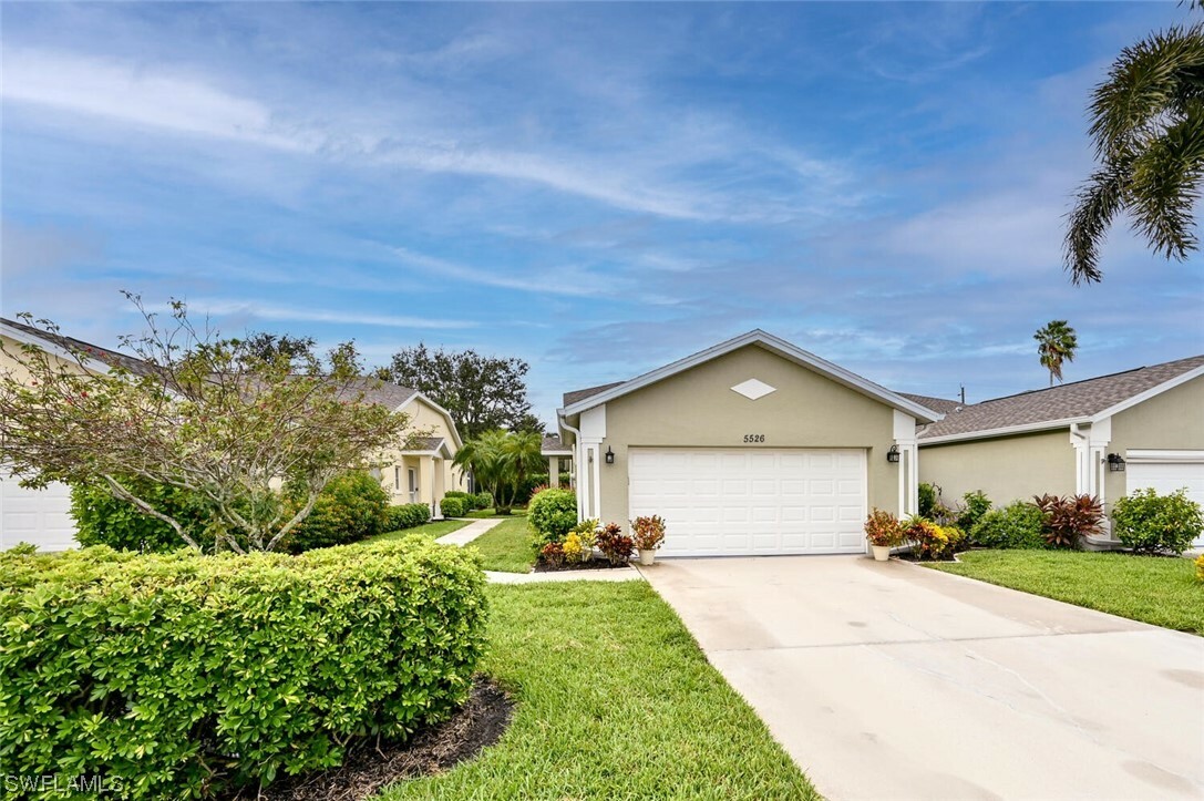 Property Photo: 5526 Greenwood Circle 7 FL 34112
