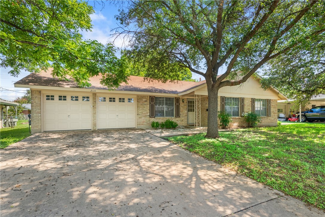 Property Photo:  2110 Kenbridge Drive  TX 78757 