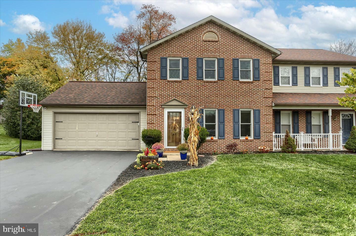 Property Photo: 212 Pleasant Hill Drive PA 17543
