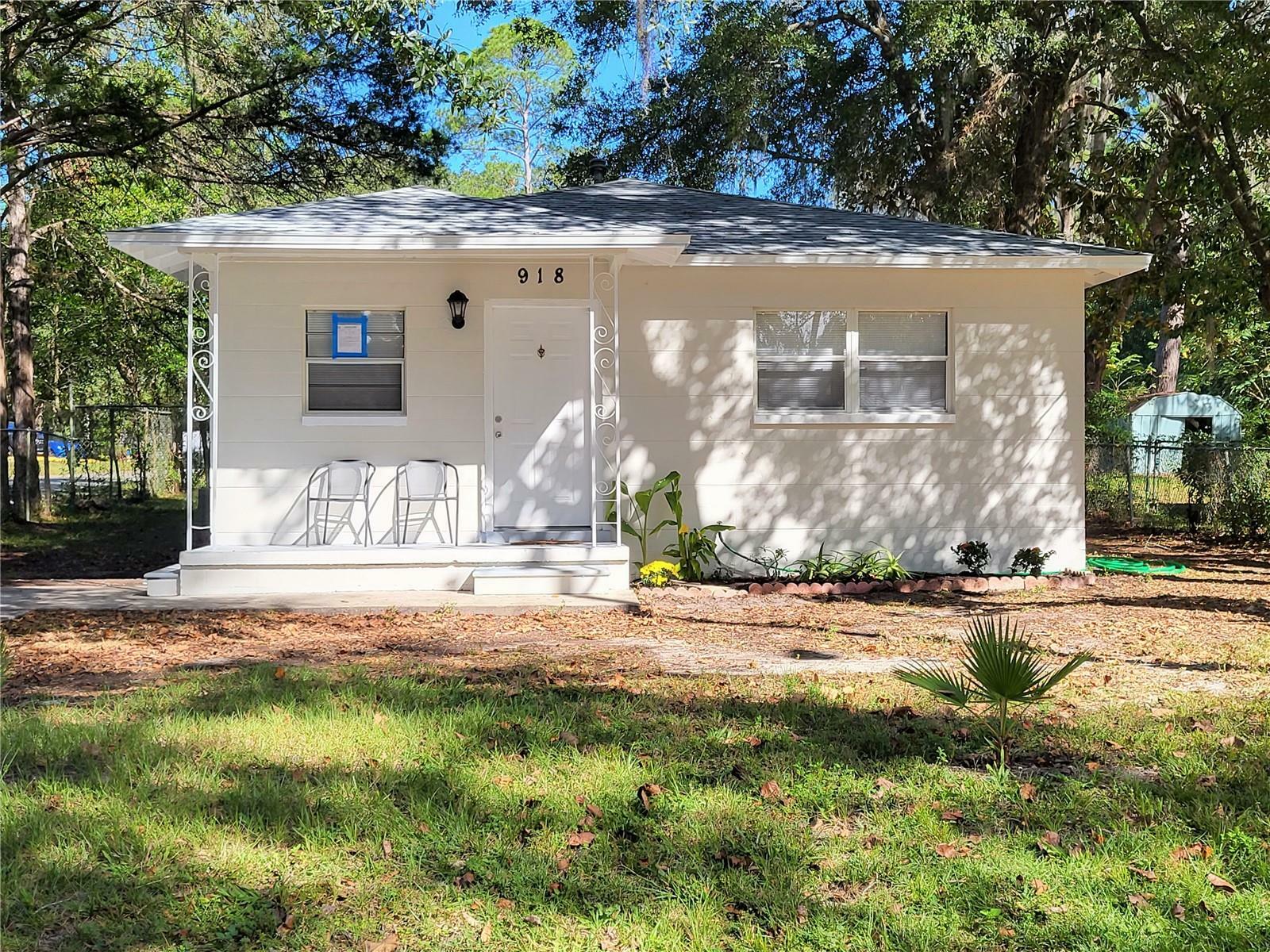 Property Photo:  918 NW 40th Avenue  FL 32609 