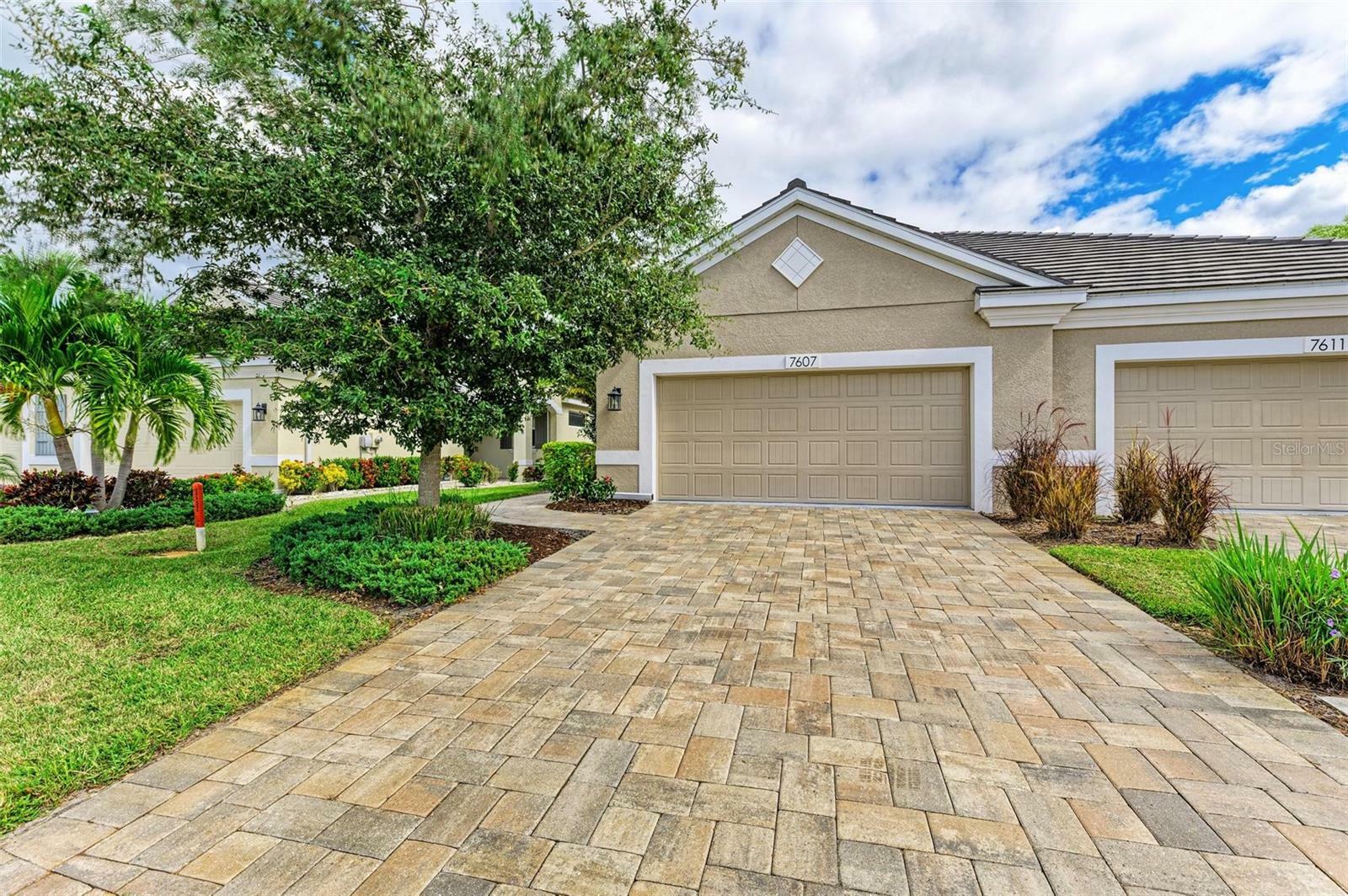 Property Photo:  7607 Registrar Way  FL 34243 