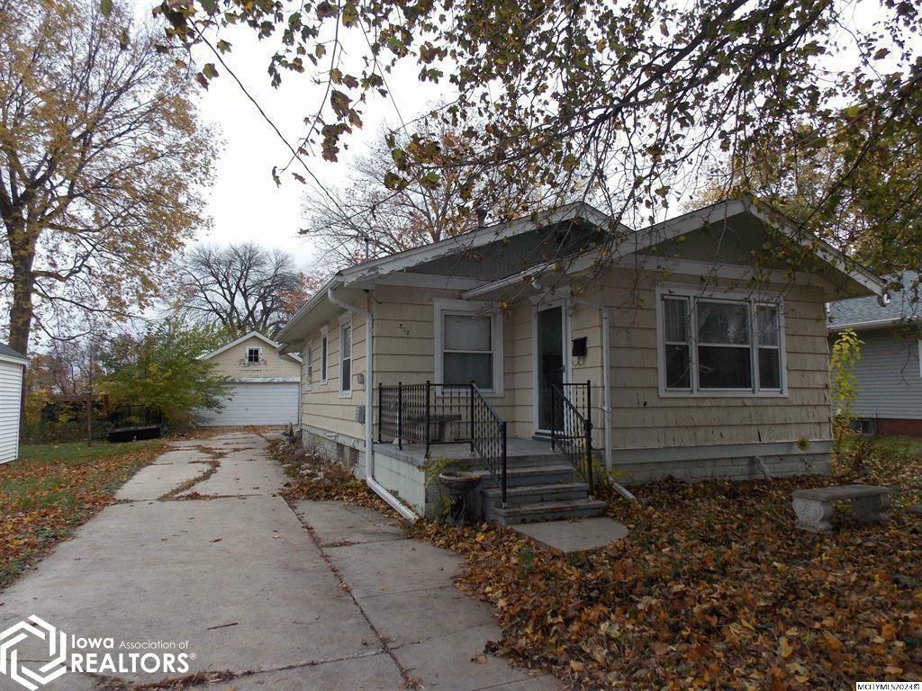 Property Photo:  212 20th Street  IA 50401 