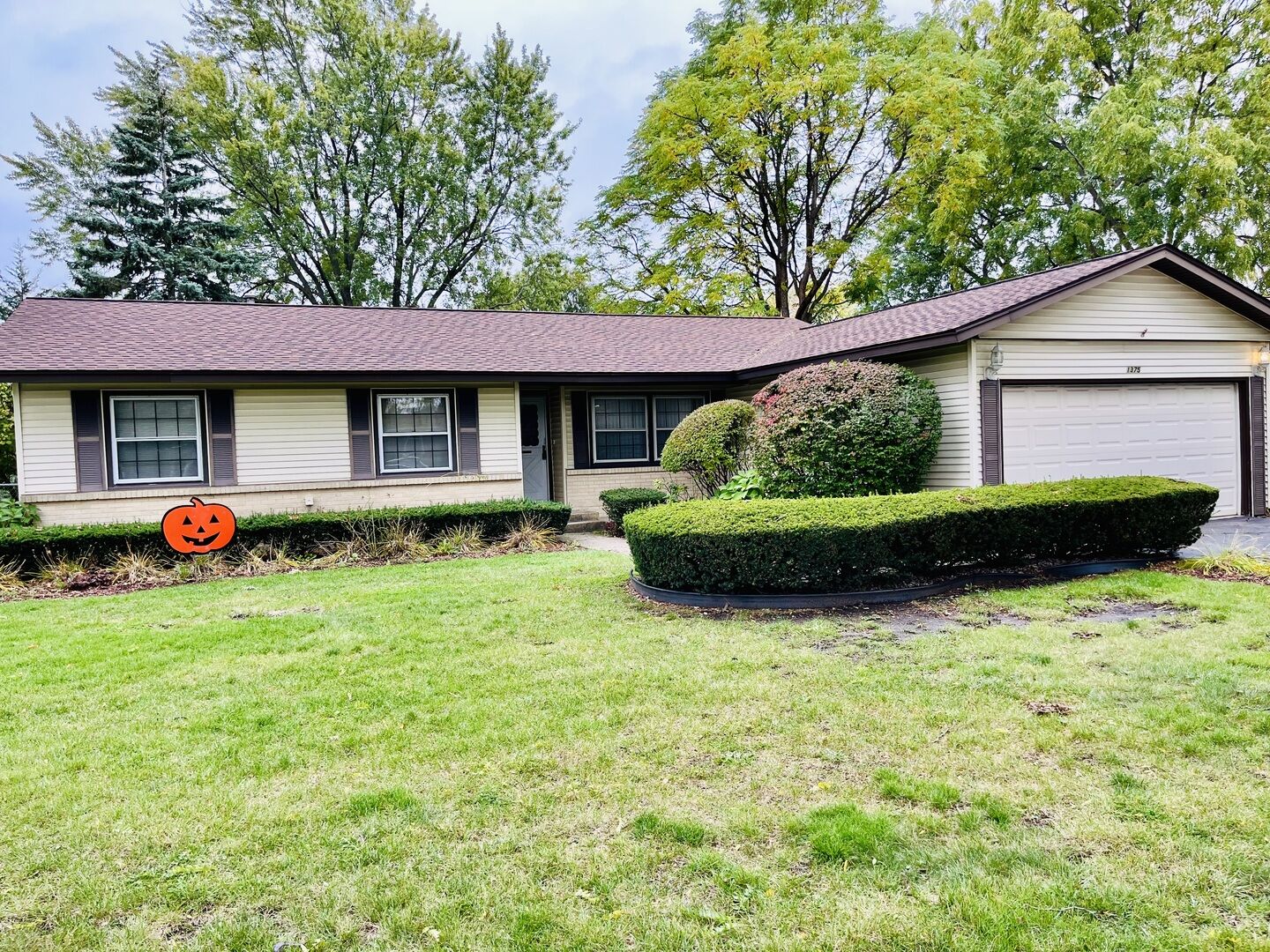 Property Photo: 1375 Cumberland Circle W IL 60007