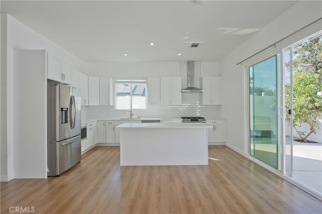 Property Photo:  17552 Hart Street  CA 91406 