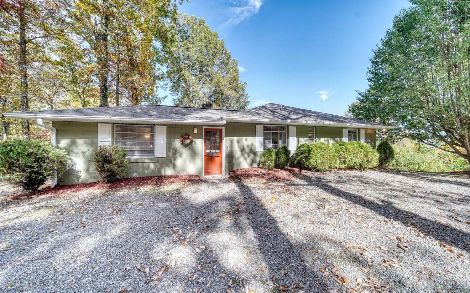 Property Photo:  1528 Hillcrest Spur  GA 30546 