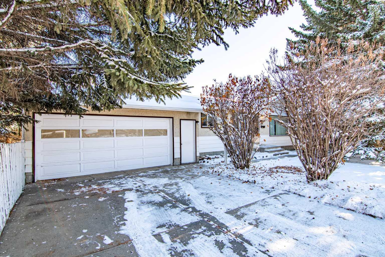 Property Photo: 33 Munro Crescent AB T4N 0J2