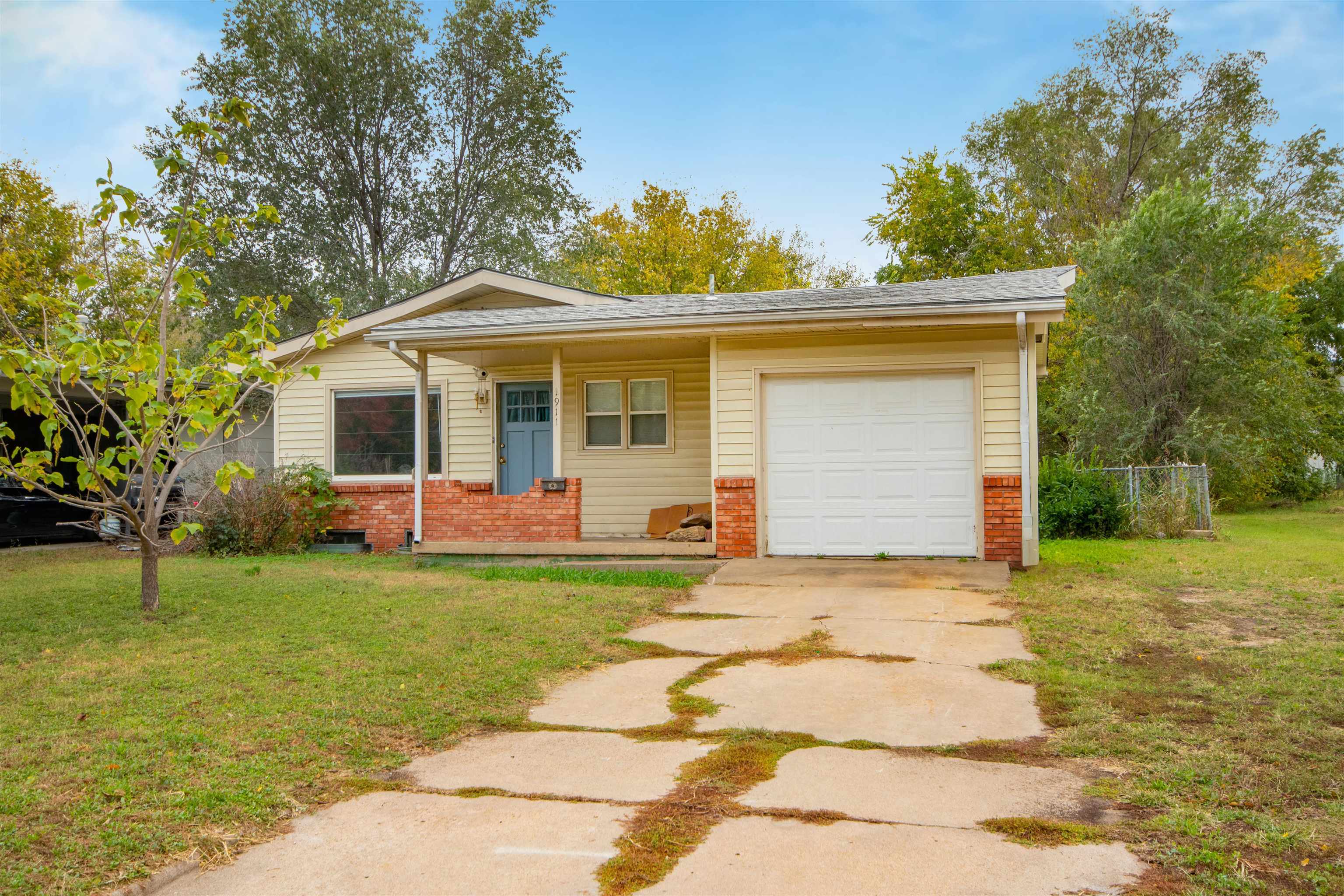 Property Photo:  1911 E Stafford St  KS 67211 