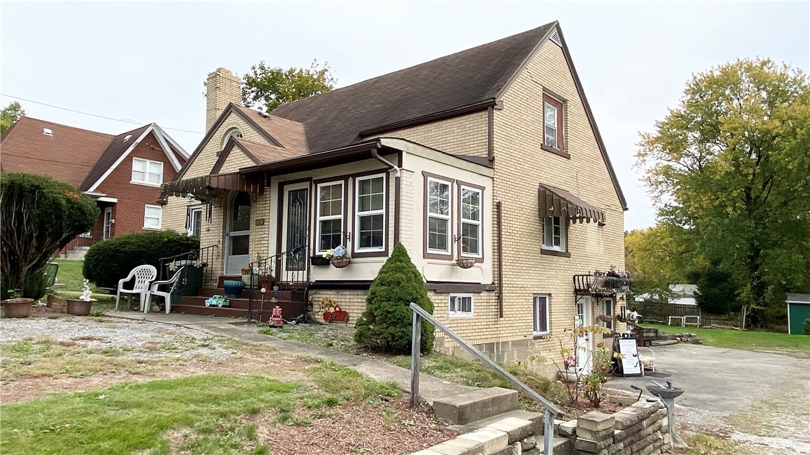 Property Photo:  2530 Leechburg Road  PA 15068 