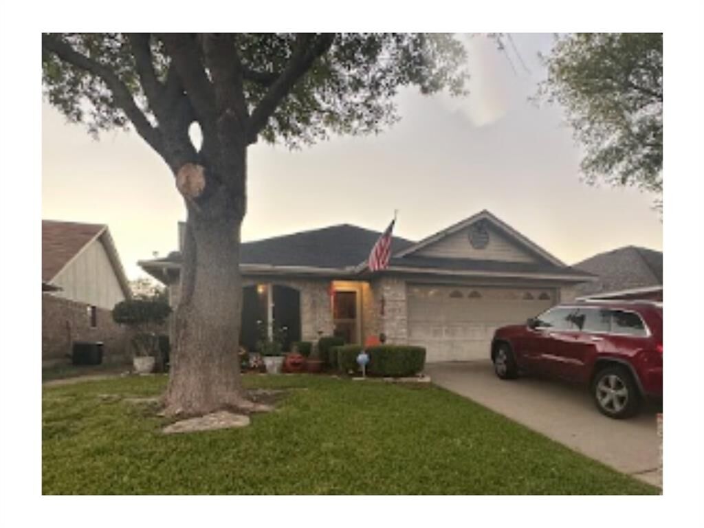 Property Photo:  4913 Colonial Park Drive  TX 76117 