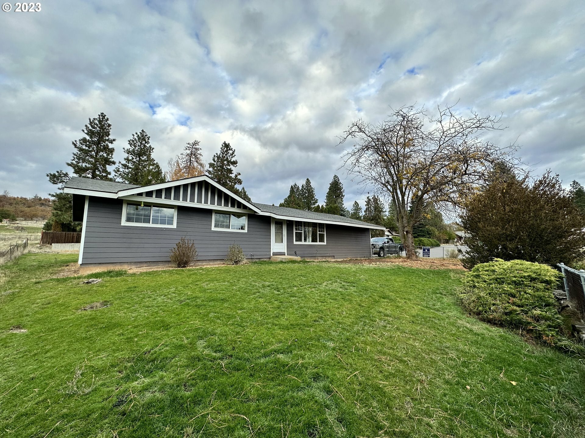 Property Photo:  705 Franklin Ct  WA 98620 