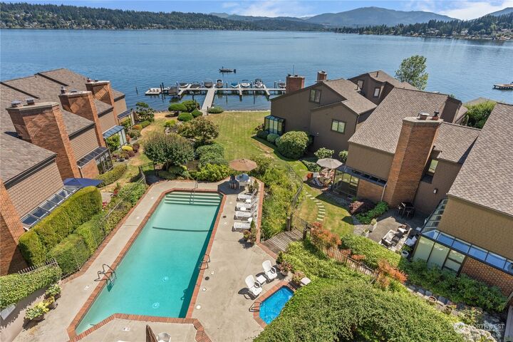 Property Photo:  3110 W Lake Sammamish Parkway SE 26  WA 98008 