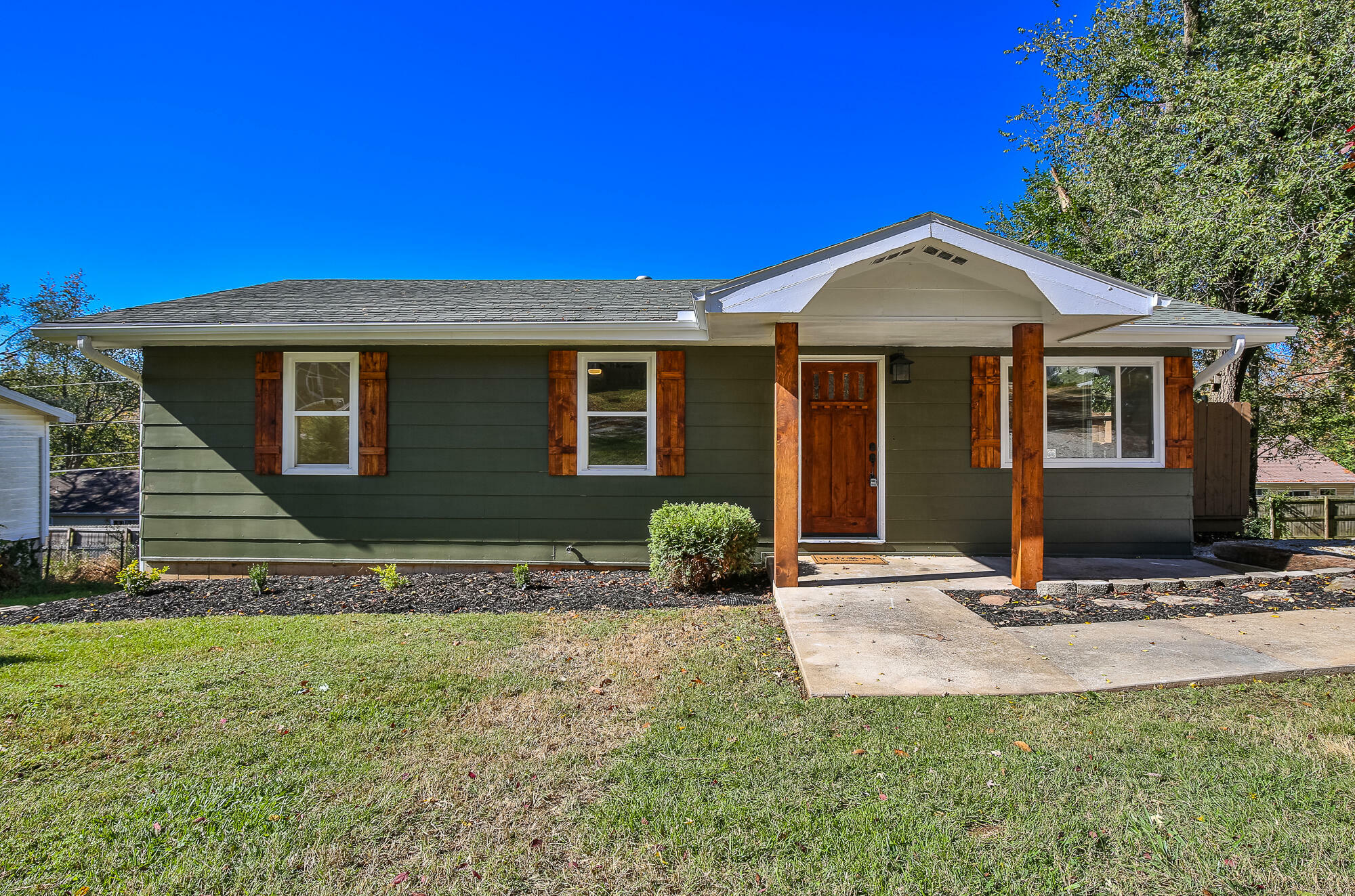Property Photo: 609 S 6th Street MO 65721