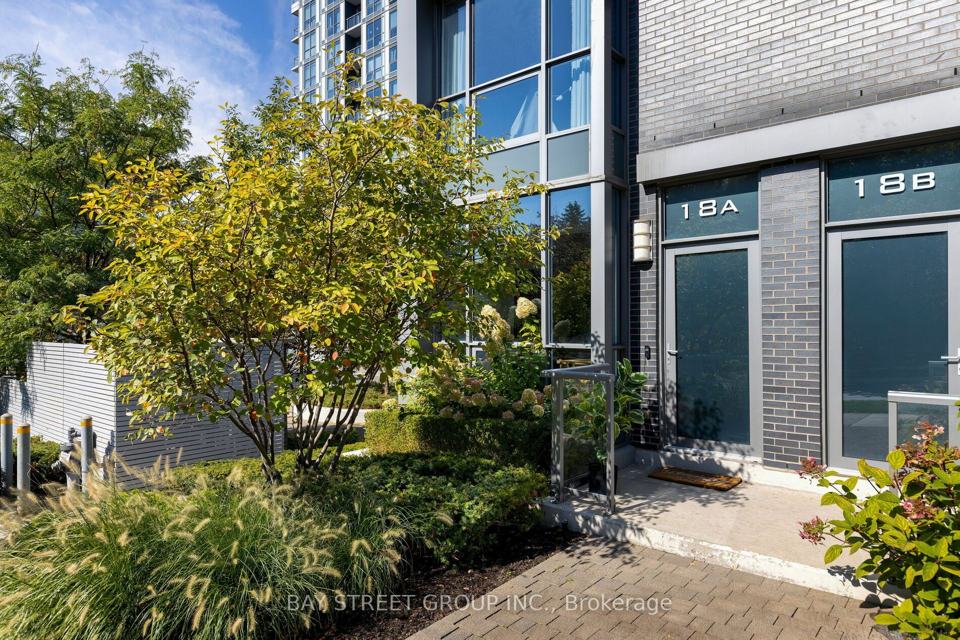 Property Photo: 18 Graydon Hall Dr 18A ON M3A2Z9