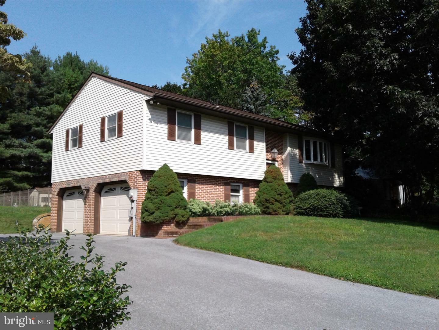 Property Photo: 12 Audubon Circle PA 17578