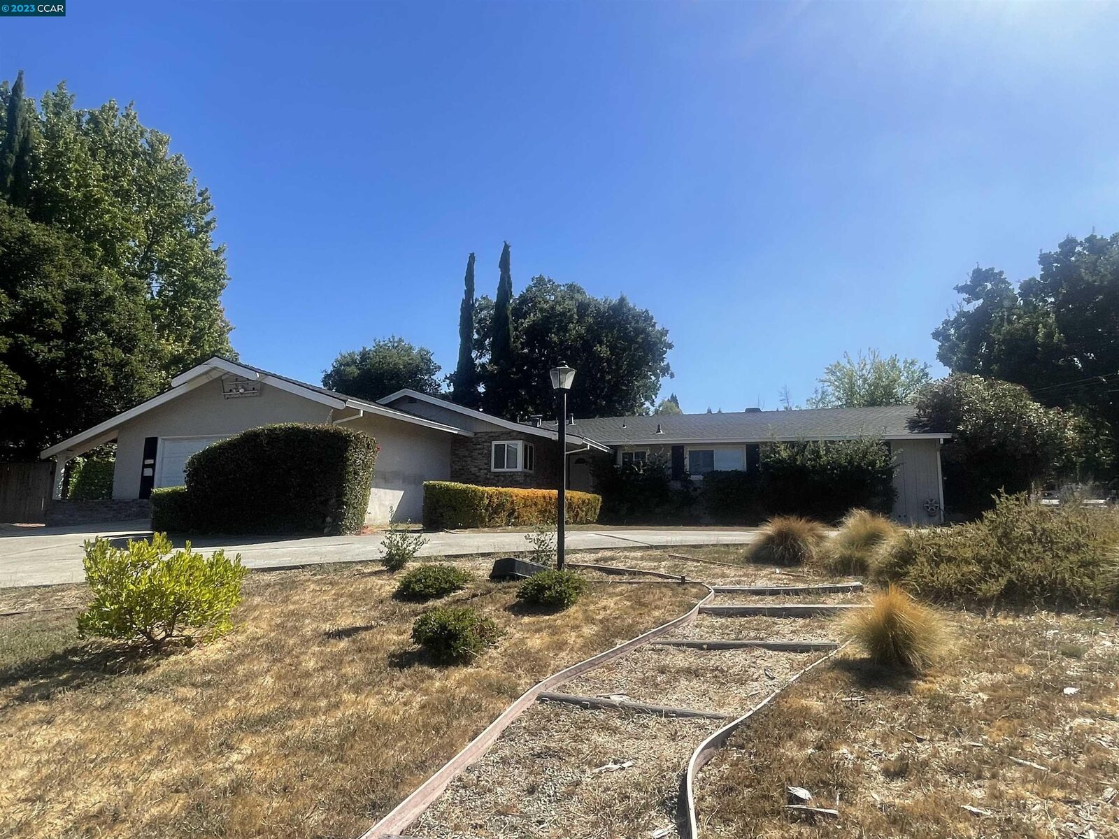 Property Photo: 4 Sheri Ct CA 94526