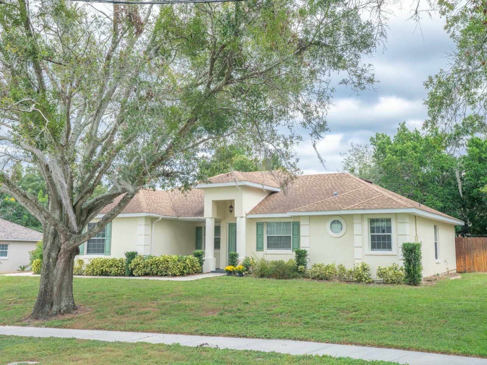 Property Photo:  727 Hull Island Drive  FL 34787 