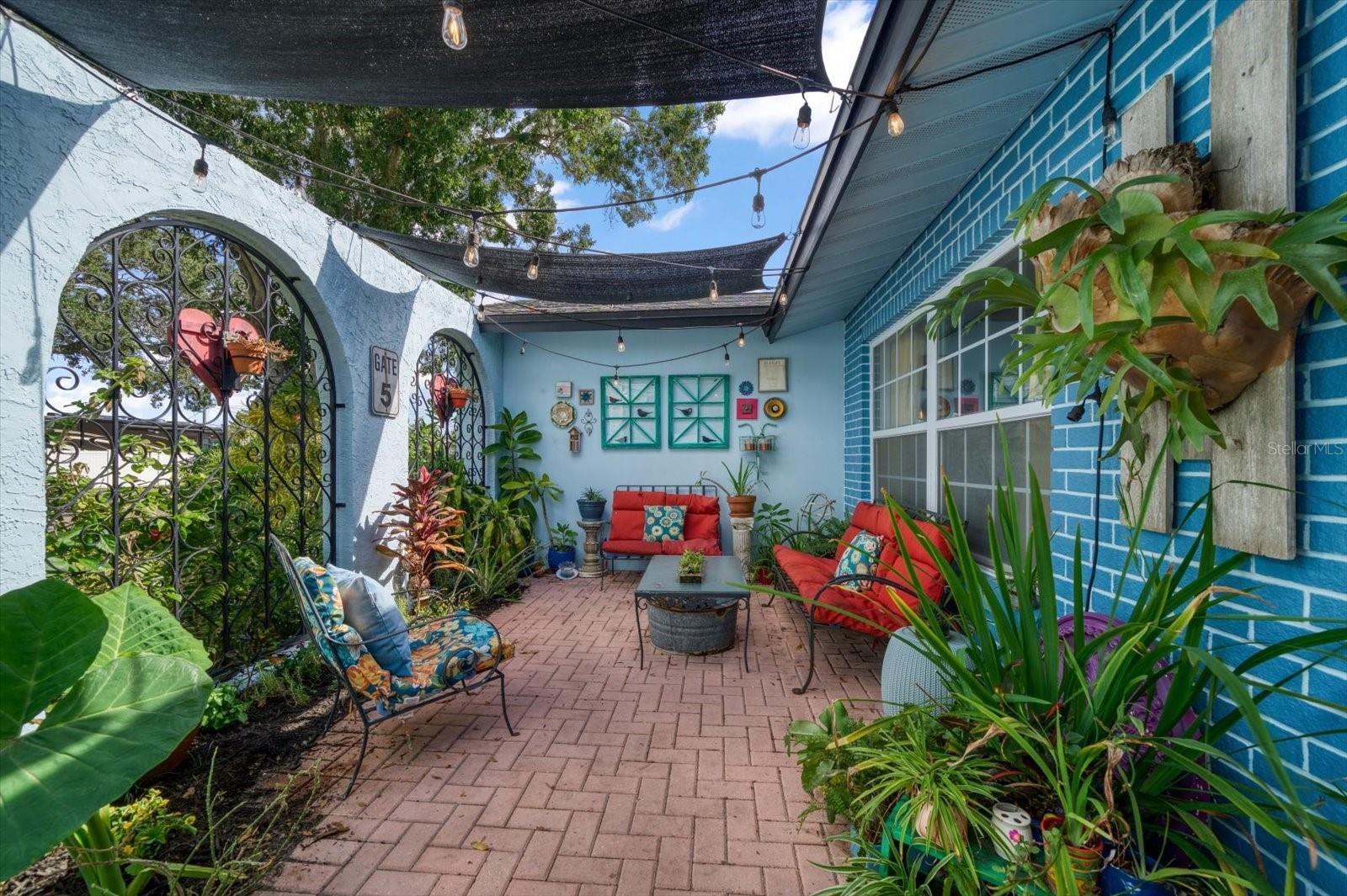 Property Photo: 6820 11th Avenue N FL 33710