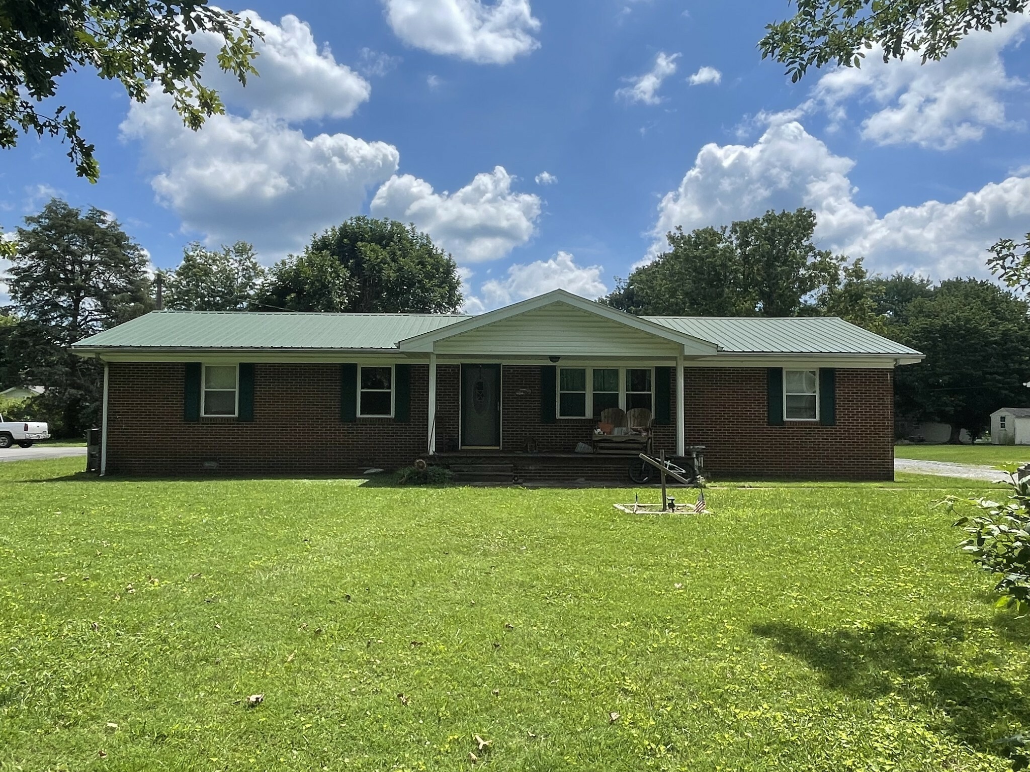 Property Photo:  504 Crestwood Dr  TN 37083 