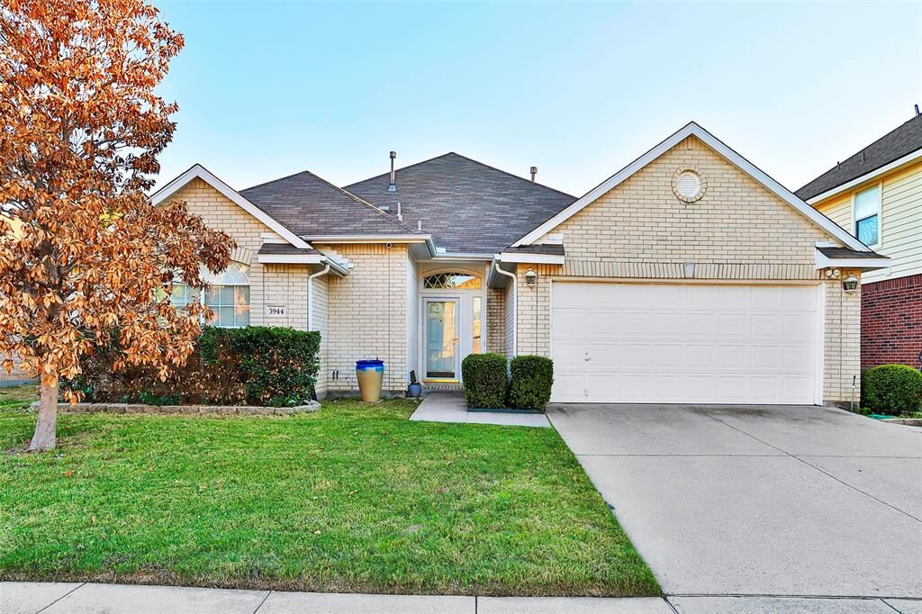 Property Photo: 3944 Larkspur Drive TX 76137