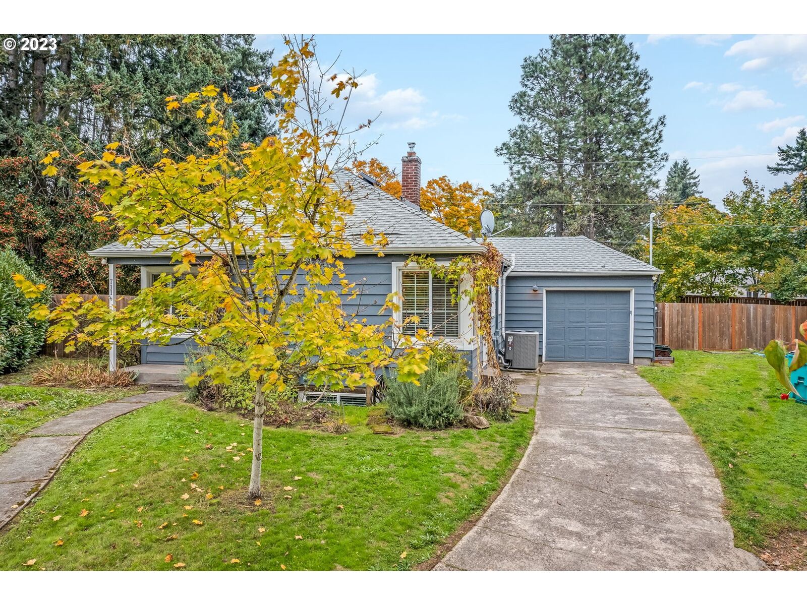 Property Photo: 711 NW 41st St WA 98660