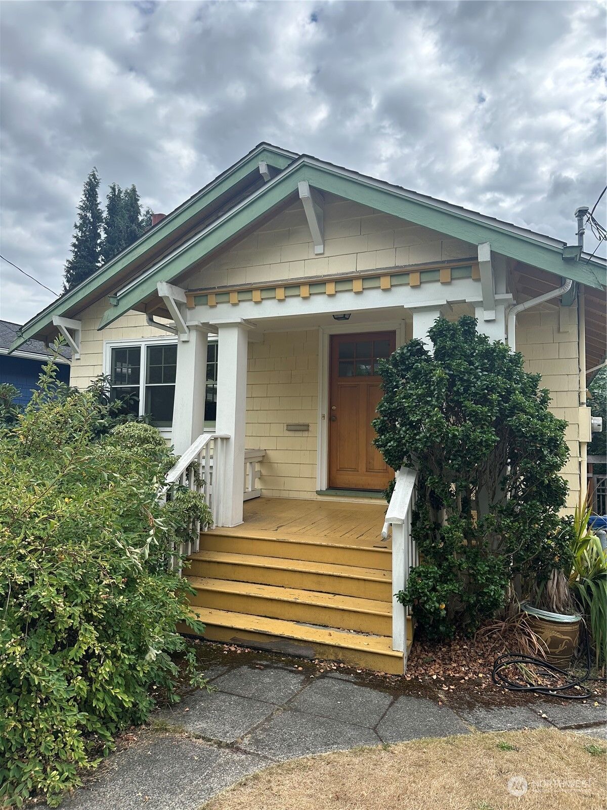 Property Photo:  1213 N Allen Place  WA 98103 