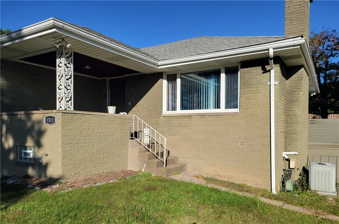 Property Photo:  1311 James St  PA 15146 