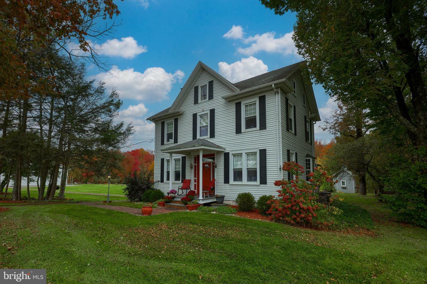 Property Photo:  407 Greenview Drive  PA 18353 