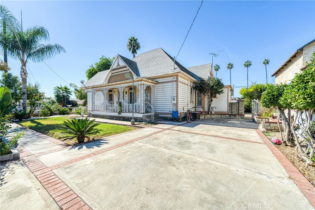 Property Photo: 185 E 11th Street CA 91766