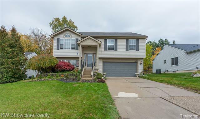 Property Photo:  5675 Millpointe Drive  MI 48327 