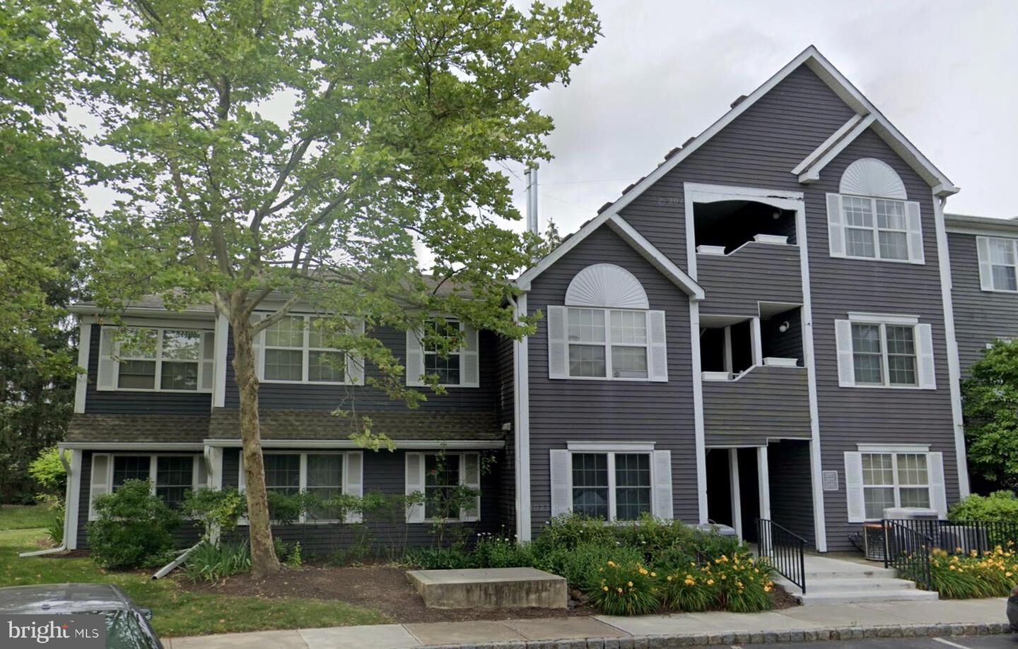 Property Photo:  104 Wenlock Court 11  NJ 08540 