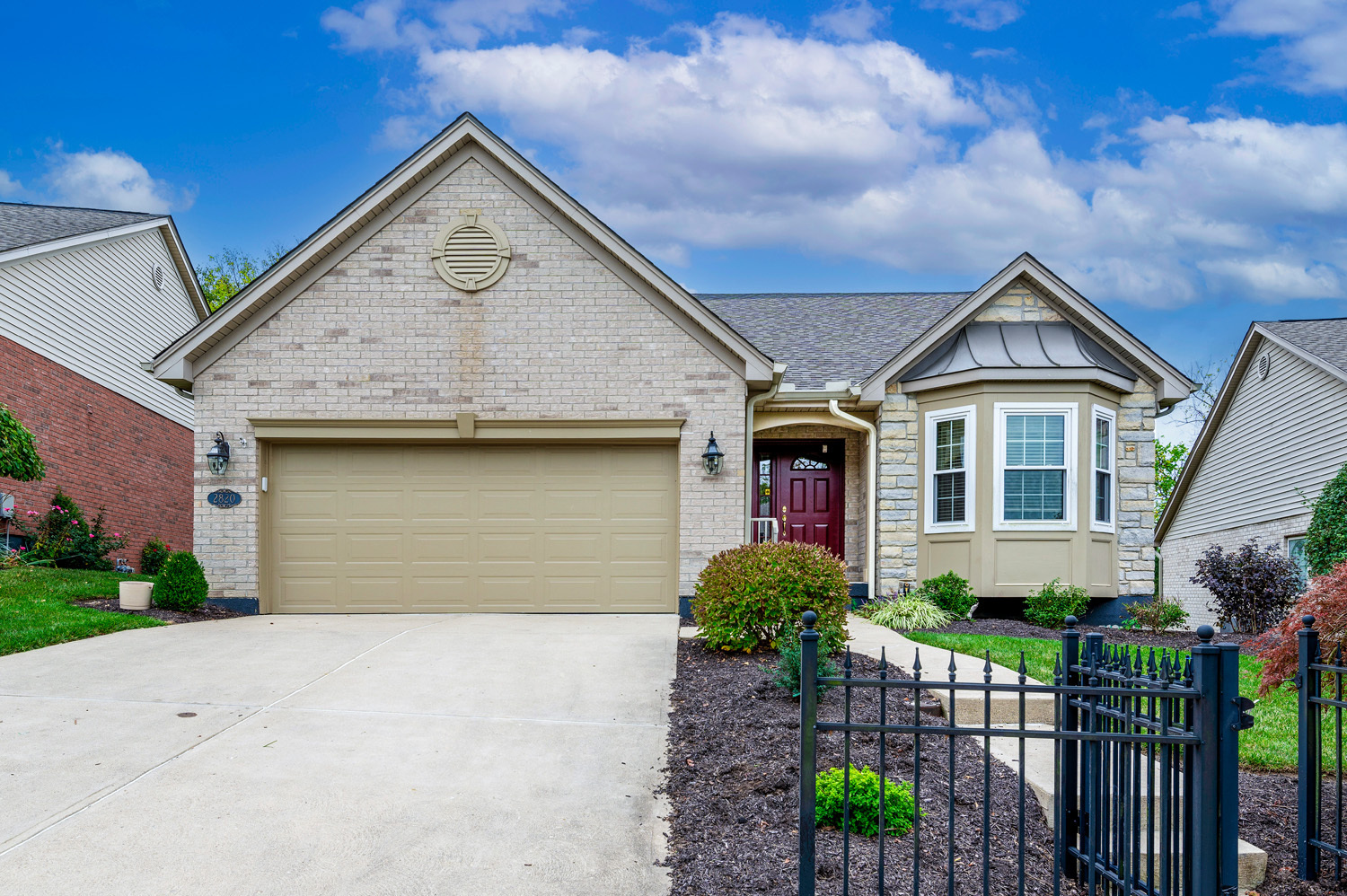Property Photo: 2820 Parkwalk Dr OH 45239