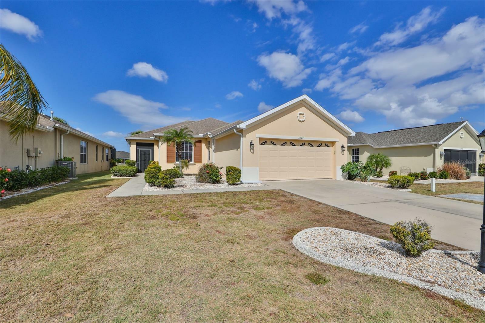 Property Photo:  1047 Emerald Dunes Drive  FL 33573 