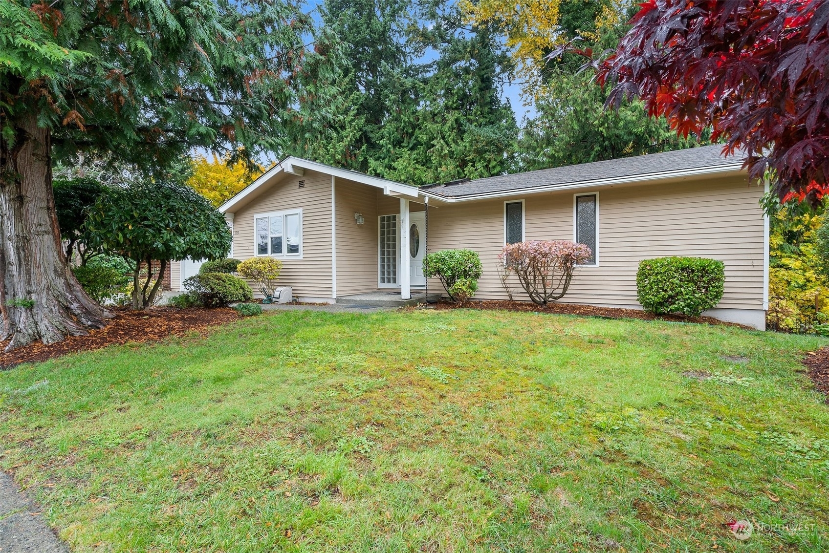 Property Photo:  1931 Rolling Hills Avenue SE  WA 98055 