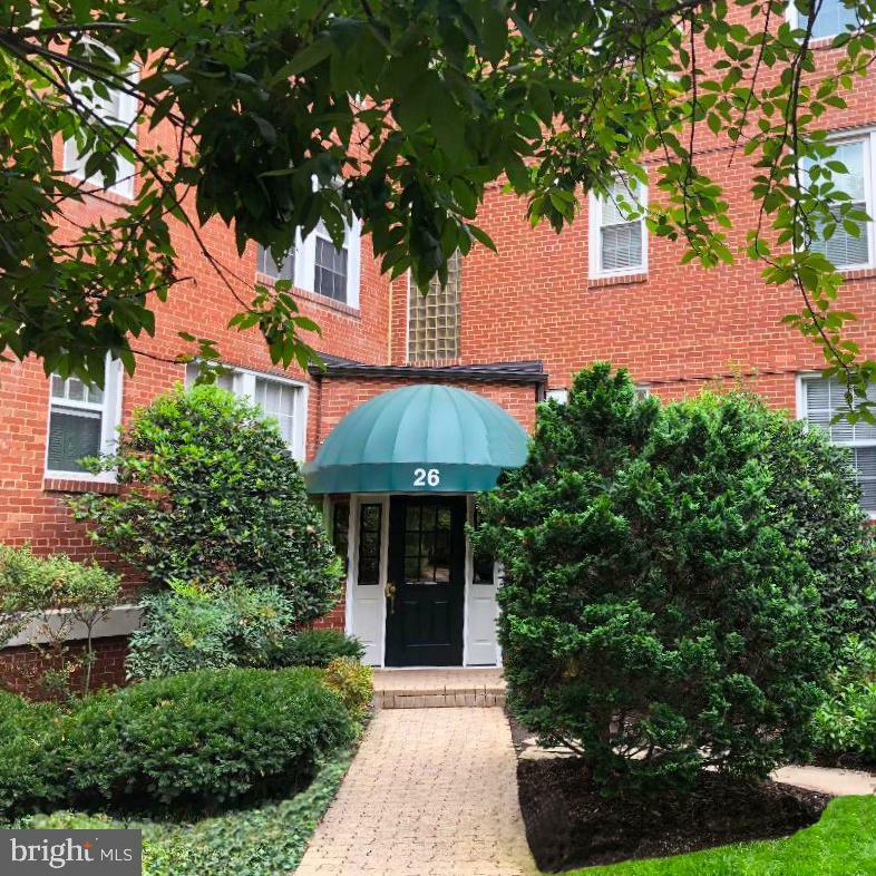 Property Photo:  26 S Old Glebe Road 305-B  VA 22204 