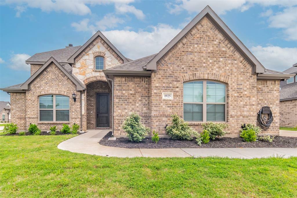 Property Photo: 1925 Monteverde Court TX 76028