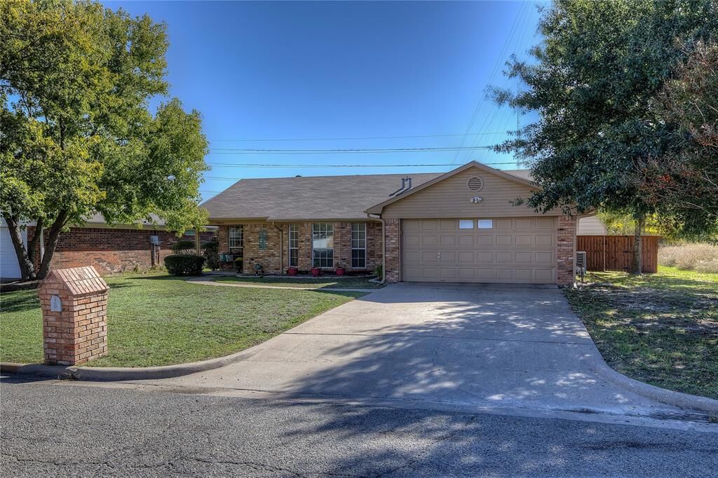 Property Photo: 4009 Sunhill Drive TX 75402