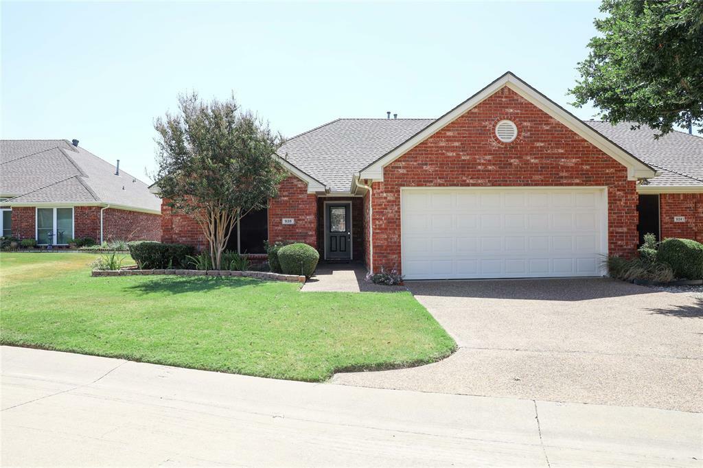 Property Photo:  926 Cresthill Drive  TX 75104 