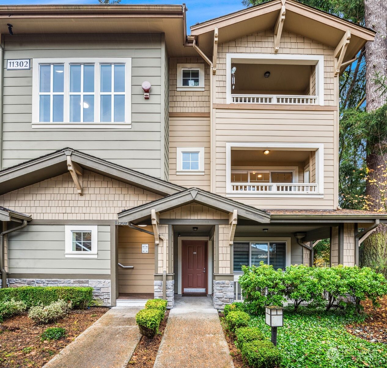 Property Photo:  11302 124th Avenue NE 202  WA 98033 