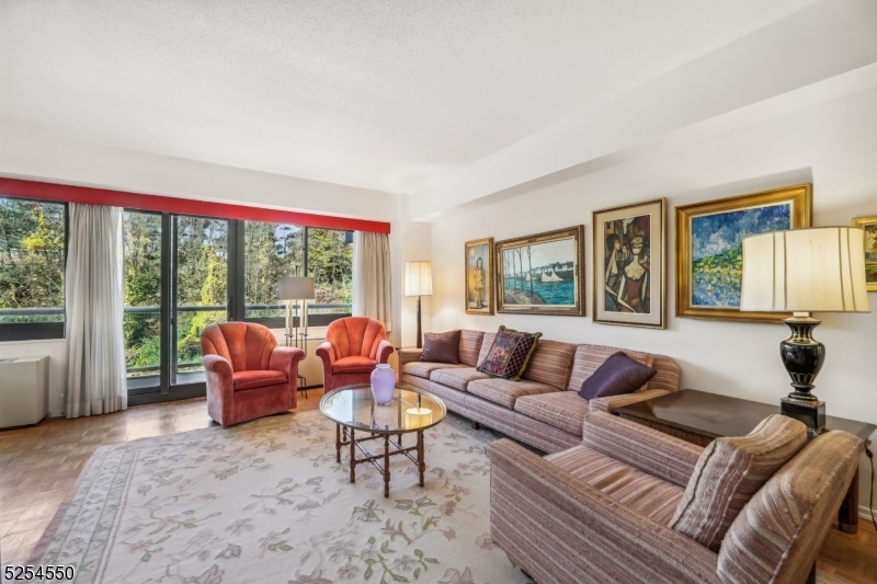 Photo de la propriété:  609 W South Orange Ave, 5B  NJ 07079 