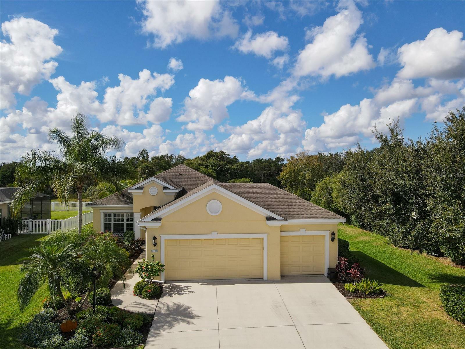 Property Photo:  1456 Hickory View Circle  FL 34219 