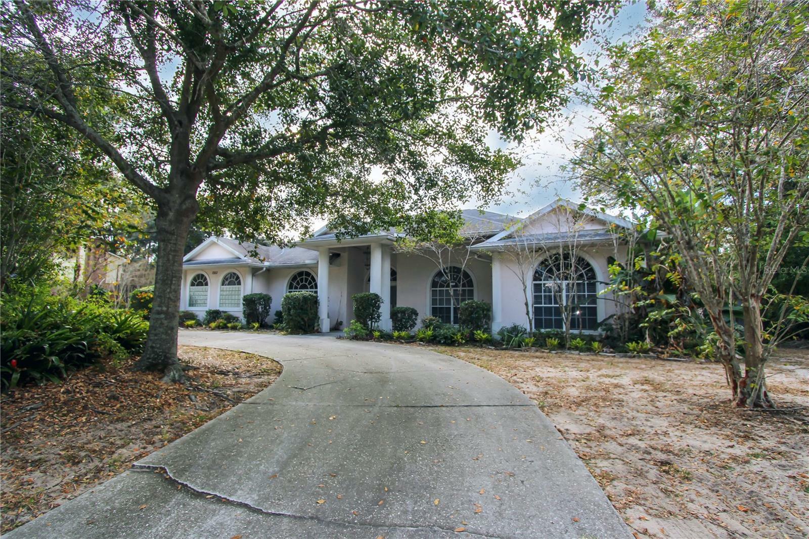 Property Photo:  1312 Estatewood Drive  FL 33510 